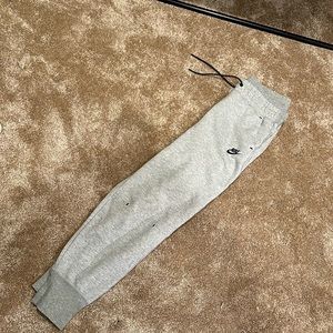 Worn once. Size medium but fits a medium/ large.